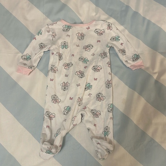 Disney - Minnie Mouse Newborn footed sleeper. Size 0 months - Picture 3 of 3